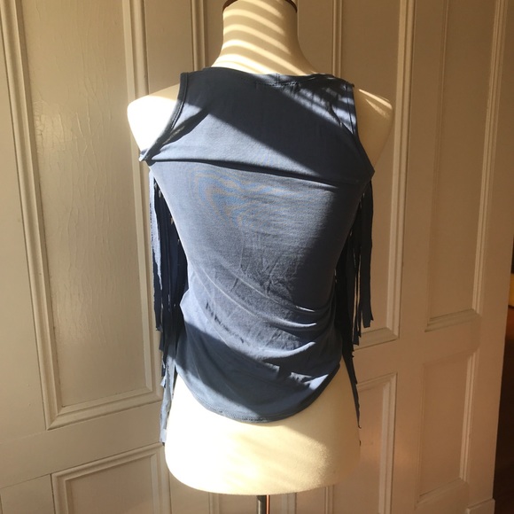 Winged and ruffled tank - Picture 2 of 3